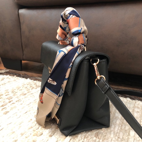 Adrienne Vittadini Purse - Picture 3 of 10